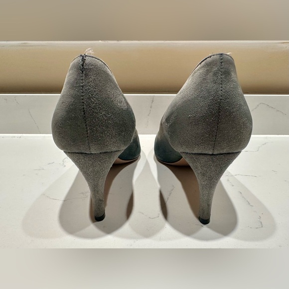 Giorgio Armani Gray Suede Pointed Toe Heels - size 8.5 / 38.5 - Picture 6 of 8